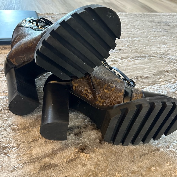 Designer Boots - Picture 3 of 6